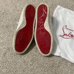Men’s white Size 42 Christian Louboutin with storage bag